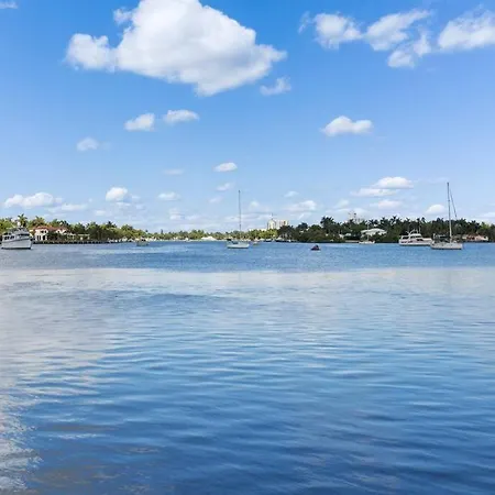Lovely 2 Bedroom Studios-Suite Walking Distance To Ocean